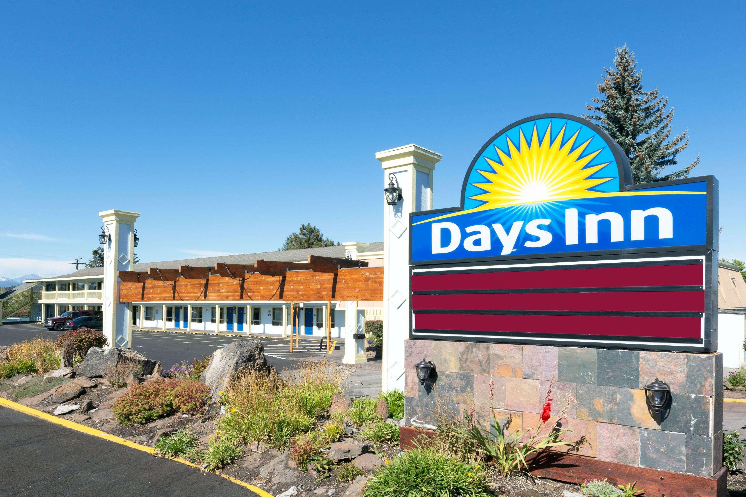 Days Inn By Wyndham Bend Bagian luar foto