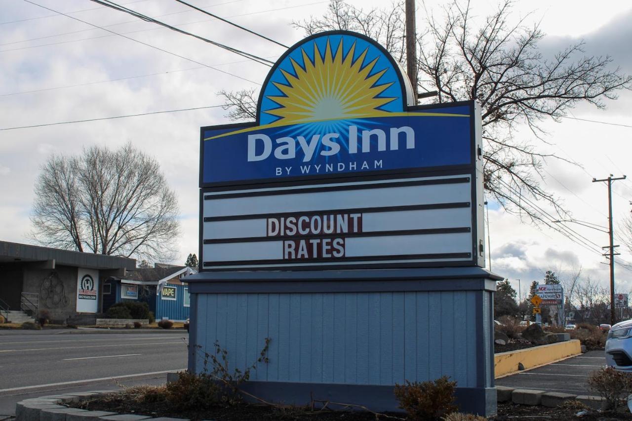 Days Inn By Wyndham Bend Bagian luar foto