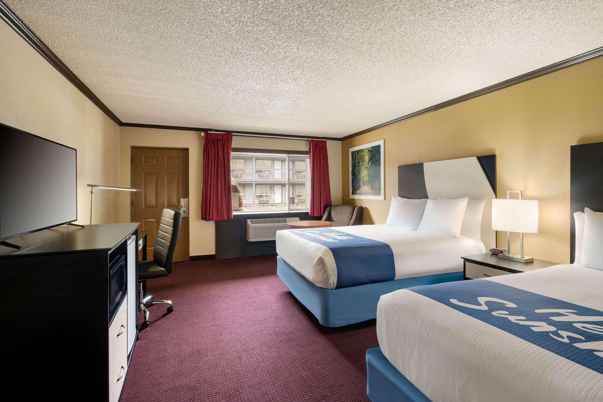 Days Inn By Wyndham Bend Bagian luar foto
