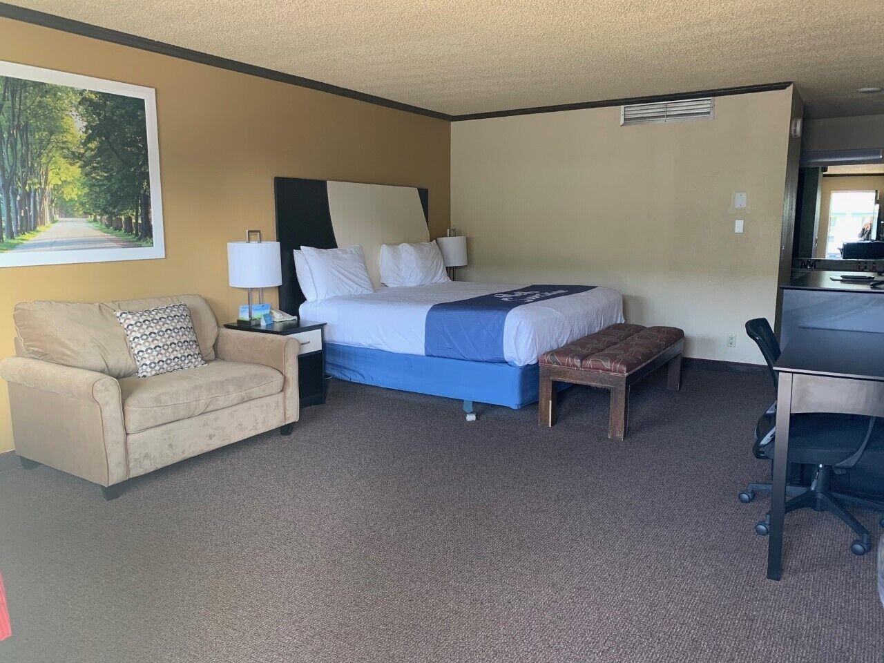 Days Inn By Wyndham Bend Bagian luar foto
