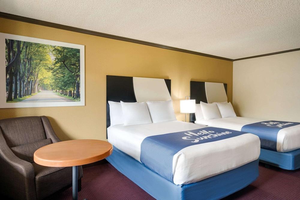 Days Inn By Wyndham Bend Bagian luar foto